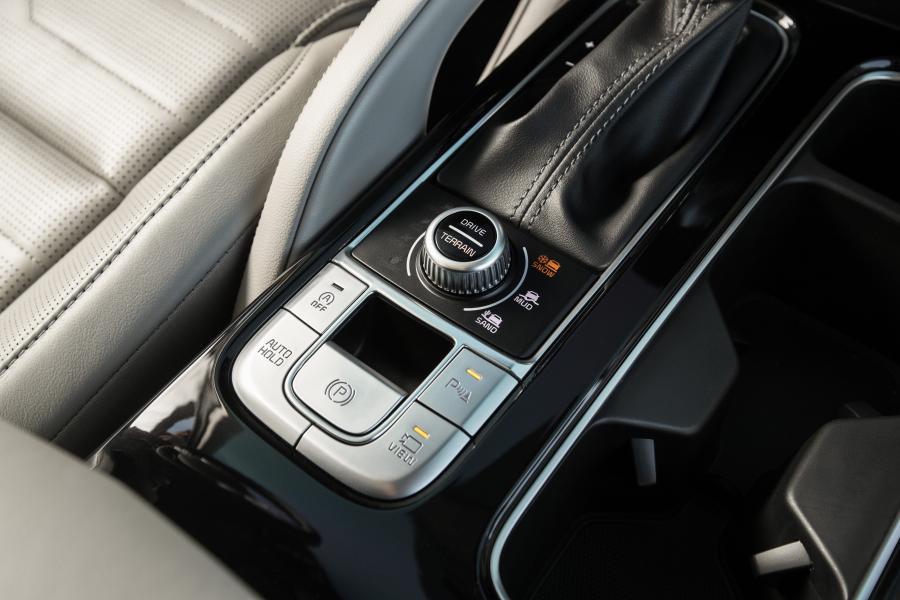 Детали интерьера Kia Telluride 2019 года  (фото 12 из 44)